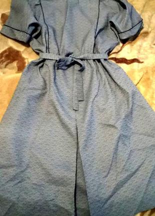 Платье в винтажном стиле свободного кроя с объемными рукавами