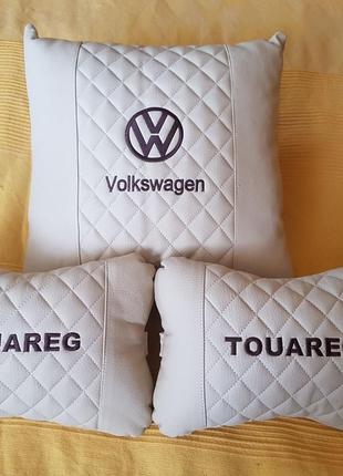 Подушка на підголовник для авто з логотипом Volkswagen / Volks...