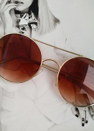 Солнцезащитные круглые очки с цветной линзой коричневый
