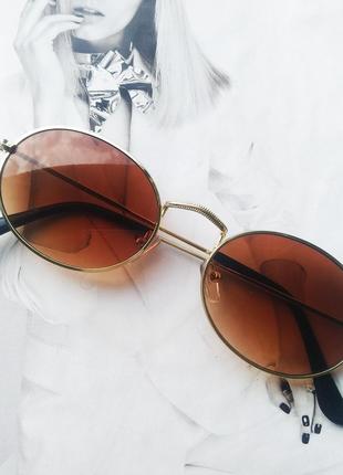 Солнцезащитные очки овальные с цветной линзой коричневый