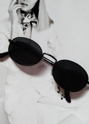 Солнцезащитные очки овальные с цветной линзой Черный