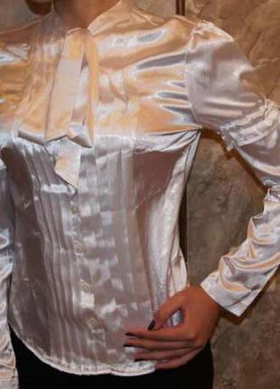 Атласная блузка, размер 42-44. серый и белый цвет