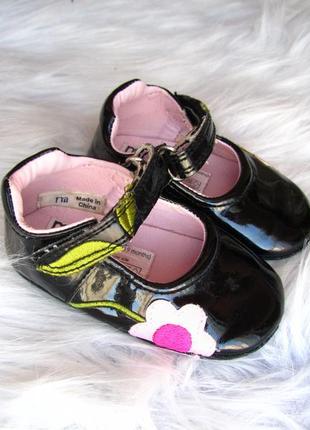 Пинетки - лаковые босоножки сандали балетки туфли mothercare