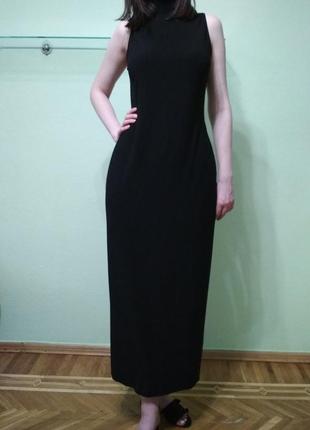 Вечірня чорна сукня