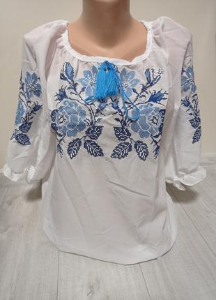 Жіноча біла блузка з вишивкою "Блакитні троянди" з рукавом 3/4...