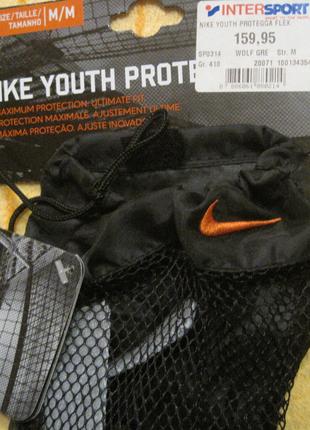 Спортивный защитный щиток Nike