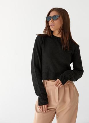 Жіноча чорний в'язаний светр укорочений