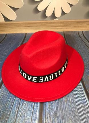 Шляпа унисекс федора love с лентой и устойчивыми красная