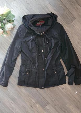 Женская черная базовая куртка ветровка с капюшоном размер 44/46