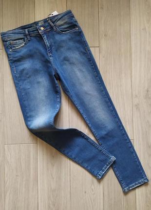 Жіночі джинси/женские джинсы с фабричными потертостями