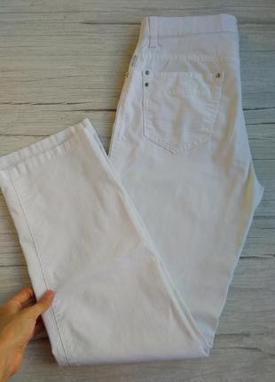 Белые летние джинсы