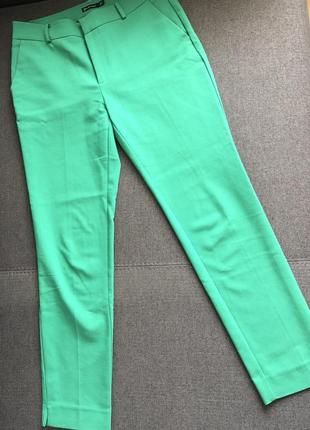 Зеленые штаны stradivarius