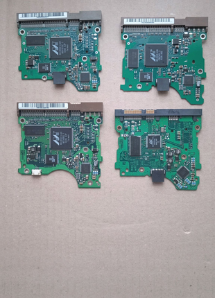 Четыре платы с разборки HDD -жестких дисков ПК.