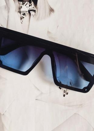 Солнцезащитные квадратные очки Черного цвета с синей линзой (1...