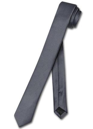 Узкий серый галстук