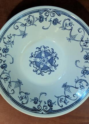 Глубокие суповые тарелки с синим орнаментом и звездочкой в центре
