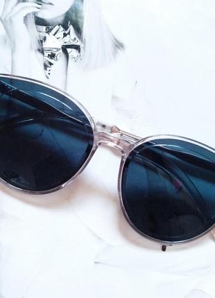 Солнцезащитные крупные очки серый