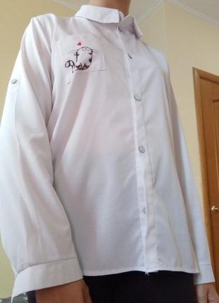 Біленька блуза з котиком для шкільної форми