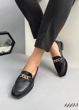 Натуральні шкіряні чорні туфлі - лофери з ланцюжком