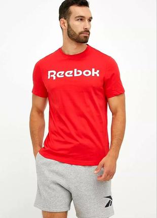 Мужская красная футболка reebok с большым лого