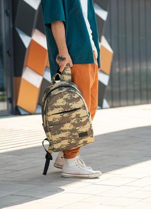 Чоловічий рюкзак тканевий в кольорі камуфляж для ноутбука