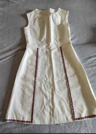 Старовинне вишите автентичне плаття в стилі 60-х рр