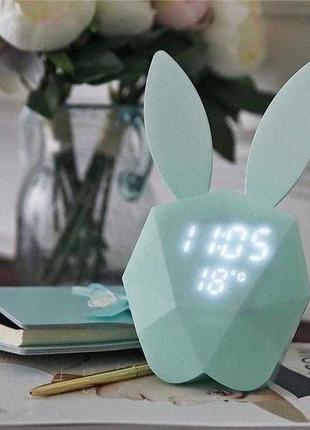 Часы  /светильник /будильник в виде "Кролика"