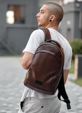 Зручний великий місткий коричневий рюкзак для ноутбука