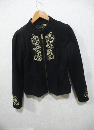 Пиджак черный с золотыми узорами stradivarius