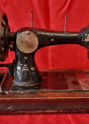Швейная машинка Singer более 120 лет