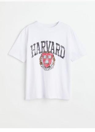 Білі футболки з принтом harvard