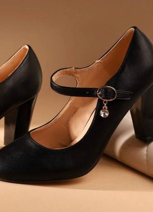 Женские черные туфли на каблуке с застежкой/ кожа эко