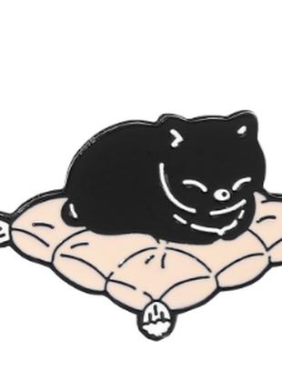 Брошь брошка пин значок черный кот кошка спит на подушке