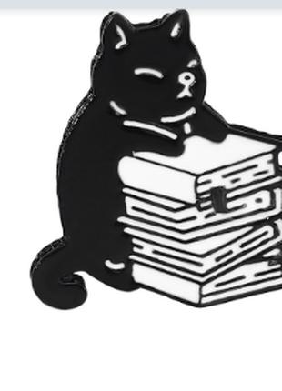 Брошь брошка пин значок черный УМНЫЙ кот кошка книги