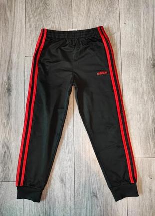 Спортивні штани/adidas/чорно-червоні/6 років