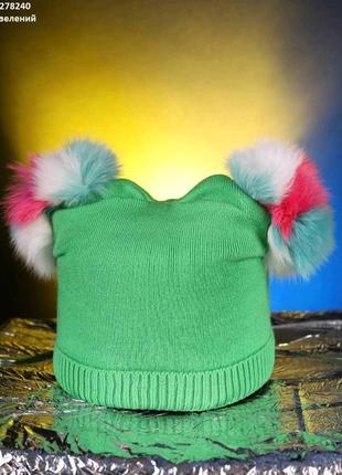 Модная зеленая теплая детская шапка на девочку
