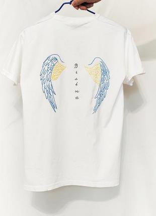 Патриотическая футболка с крыльями на спине