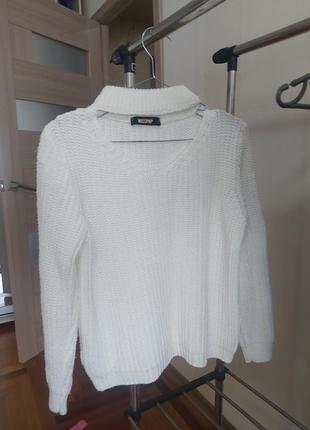 Чудовий теплий светр із вирізом білосніжний