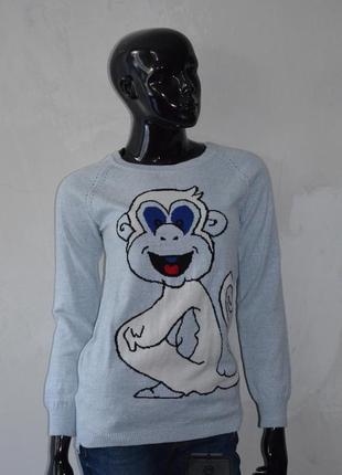 Милый свитер с обезьянкой