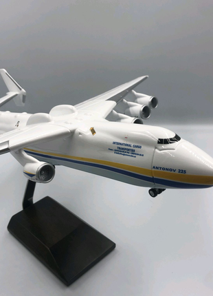 Модель літака Ан-225 Мрія масштаб 1:200 (42 см). Преміум