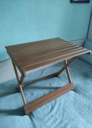 Раскладной маленький деревянный столик