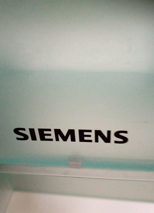 Холодильник вбудований Siemens