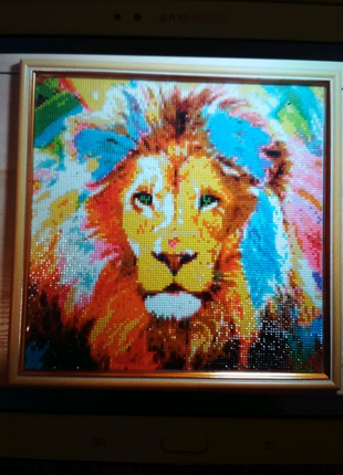 Радужный лев. Готовая картина алмазной вышивки в рамке