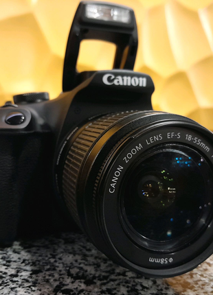 Фотоапарат Canon EOS 2000D