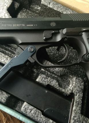 Страйкбольний пістолет Umarex BERETTA M93R Blowback Green Gas