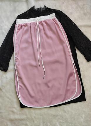 Розовая длинная юбка миди спортивная с разрезами сбоку на рези...