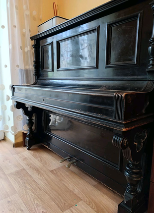 Антикварне німецьке піаніно