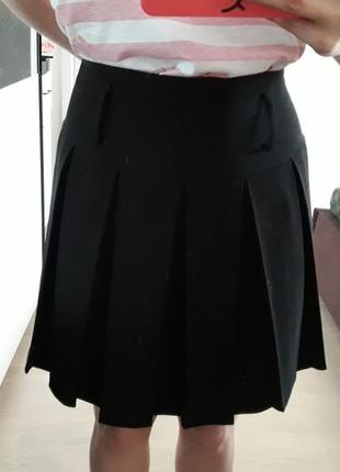 Черная юбка со складками