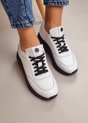 Шкіряні кросівки на шнурівці колір білий