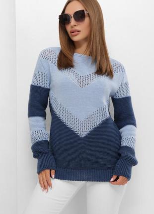 Женский двухцветный свитер с красивой вязкой голубой-синий. мо...